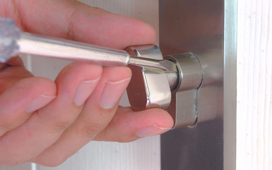 ouvrir une serrure de porte sans clé Paris 7