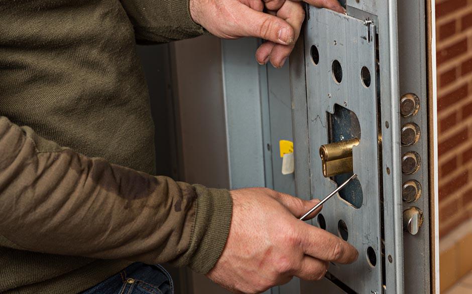 ouvrir une serrure de porte sans clé Paris 7